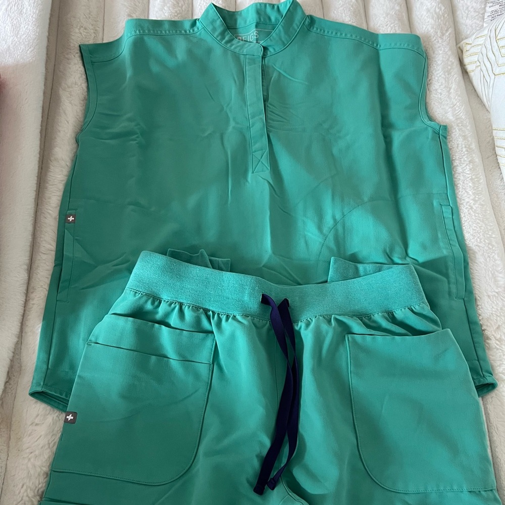 Surgical green scrub set